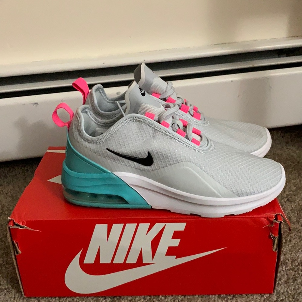 Women’s Nike Air Max Motion 2